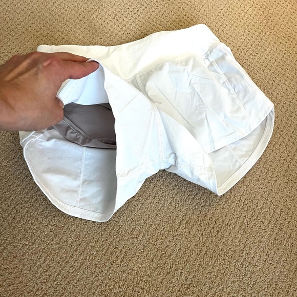 Lululemon White Lined Running Shorts Women’s size 4 - Picture 4 of 7